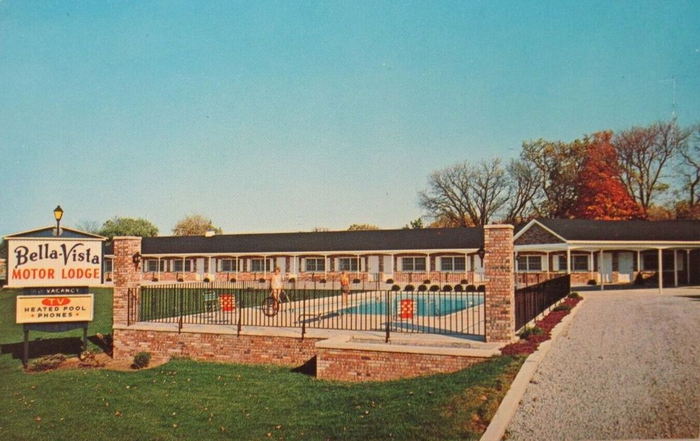 Motel Bear Lake (Bella Vista Lodge) - Vintage Postcard